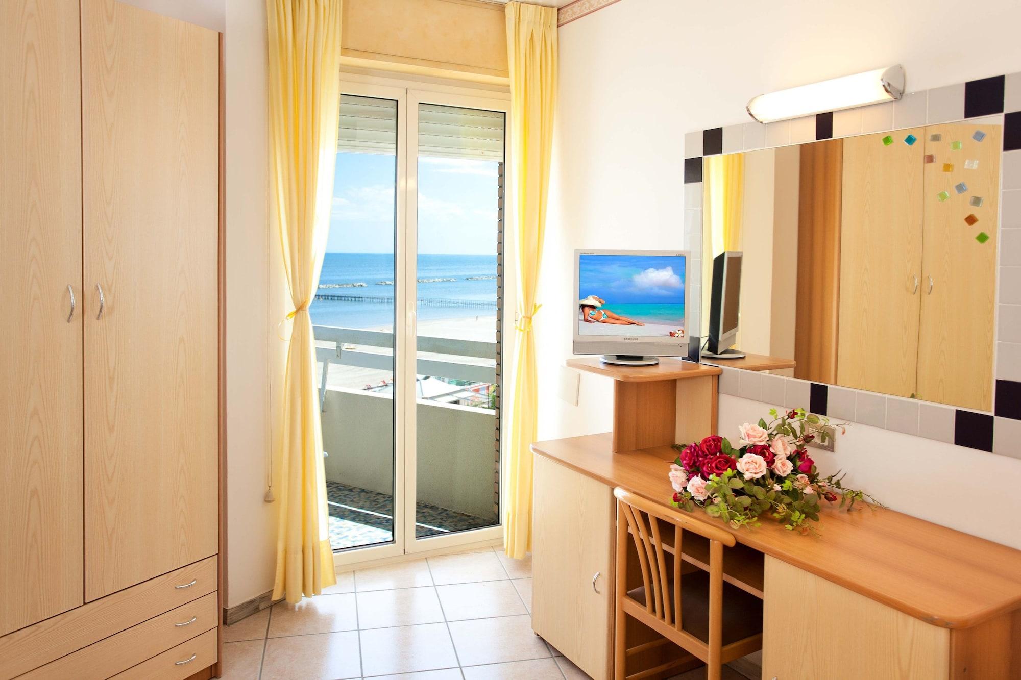 Hotel Caesar Чезенатико Экстерьер фото