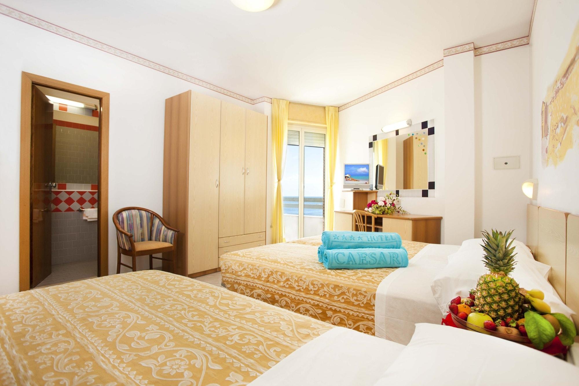 Hotel Caesar Чезенатико Экстерьер фото