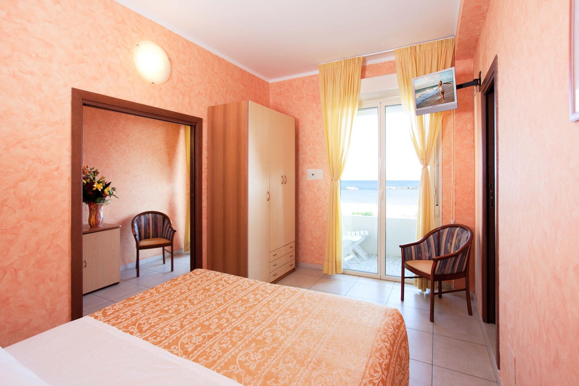 Hotel Caesar Чезенатико Экстерьер фото
