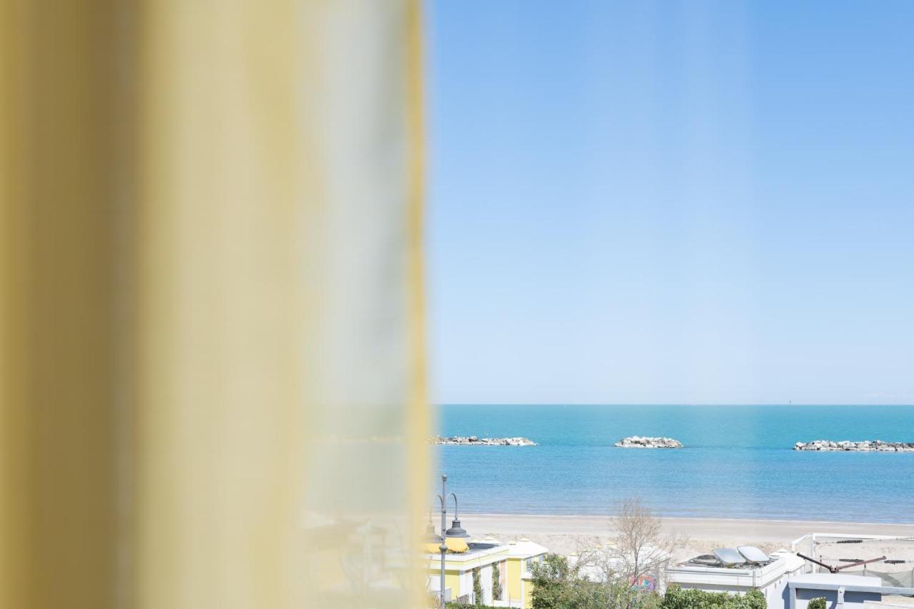 Hotel Caesar Чезенатико Экстерьер фото