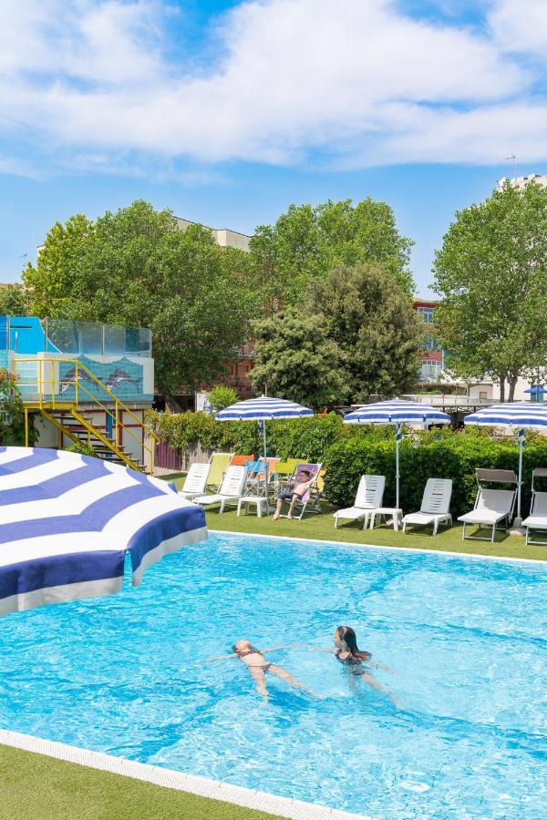 Hotel Caesar Чезенатико Экстерьер фото