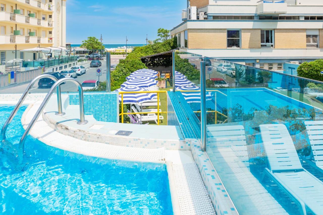 Hotel Caesar Чезенатико Экстерьер фото