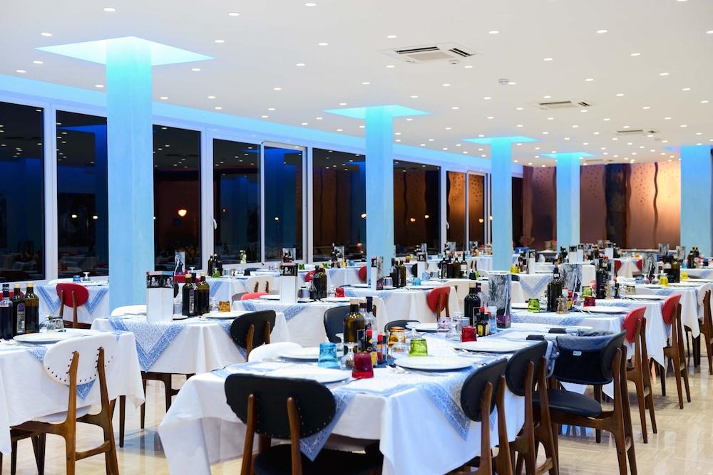 Hotel Caesar Чезенатико Экстерьер фото
